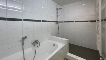 De73e044b6484cda898683ab12a867d4