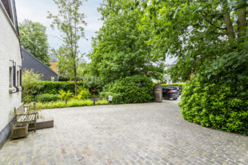 51f709e4022a4aed8d987af420ad1d60